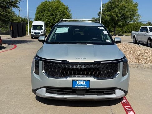 Used 2025 Kia Carnival EX FWD image 12