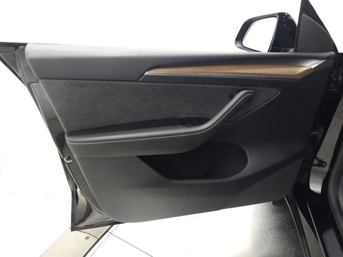 Used 2023 Tesla Model Y Long Range AWD/4WD image 13