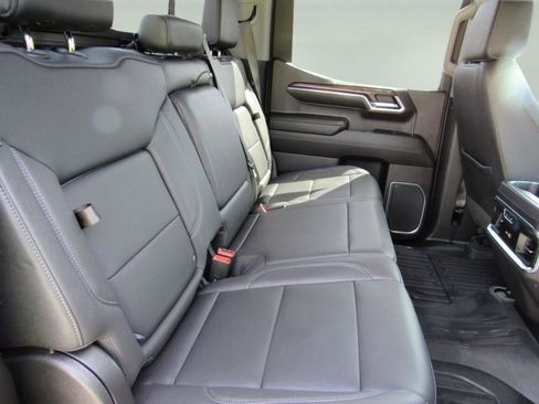 Used 2023 GMC Sierra 1500 SLT w/ SLT Premium Plus Package AWD/4WD image 39