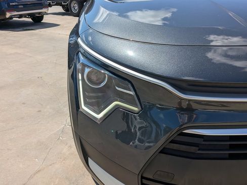 Certified 2024 Kia Niro EX FWD image 10