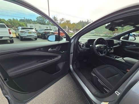 New 2025 Chevrolet Blazer EV LT w/ LPO, All-Weather Mat Package image 15