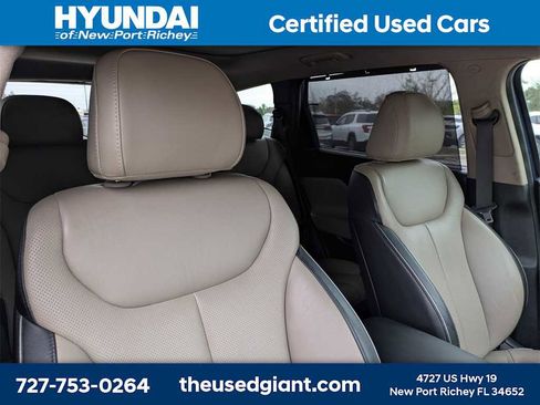 Certified 2022 Hyundai Santa Fe Limited image 6
