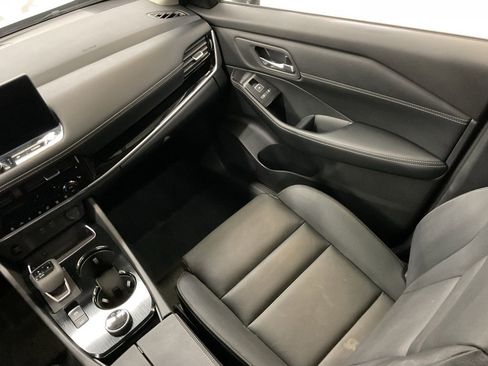 Used 2025 Nissan Rogue SL image 17