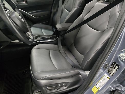 Used 2022 Toyota Corolla Cross XLE image 23