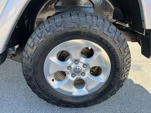 Used 2014 Jeep Wrangler Sahara image 19