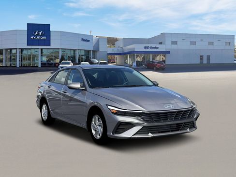 Certified 2026 Hyundai Elantra SE FWD image 11