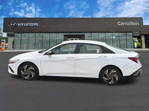 Certified 2025 Hyundai Elantra Sport FWD image 8