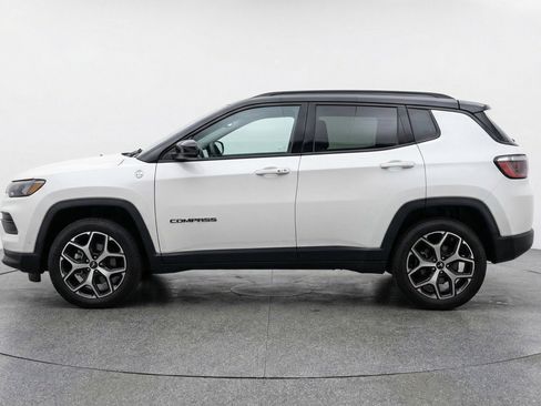 Used 2025 Jeep Compass Limited AWD/4WD image 5