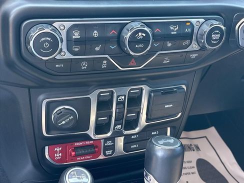 Used 2022 Jeep Wrangler Unlimited Rubicon w/ Cold Weather Group AWD/4WD image 31
