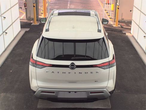 Used 2024 Nissan Pathfinder SL w/ SL Premium Package image 7