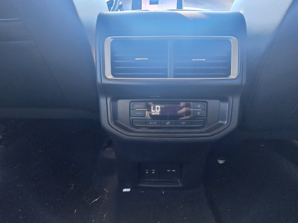 Used 2025 Volkswagen Atlas SE AWD/4WD image 18