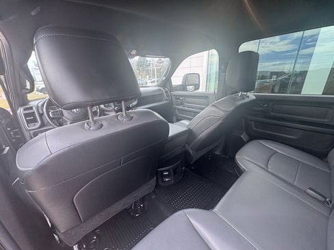 Used 2024 RAM 2500 Tradesman w/ Chrome Appearance Group image 17