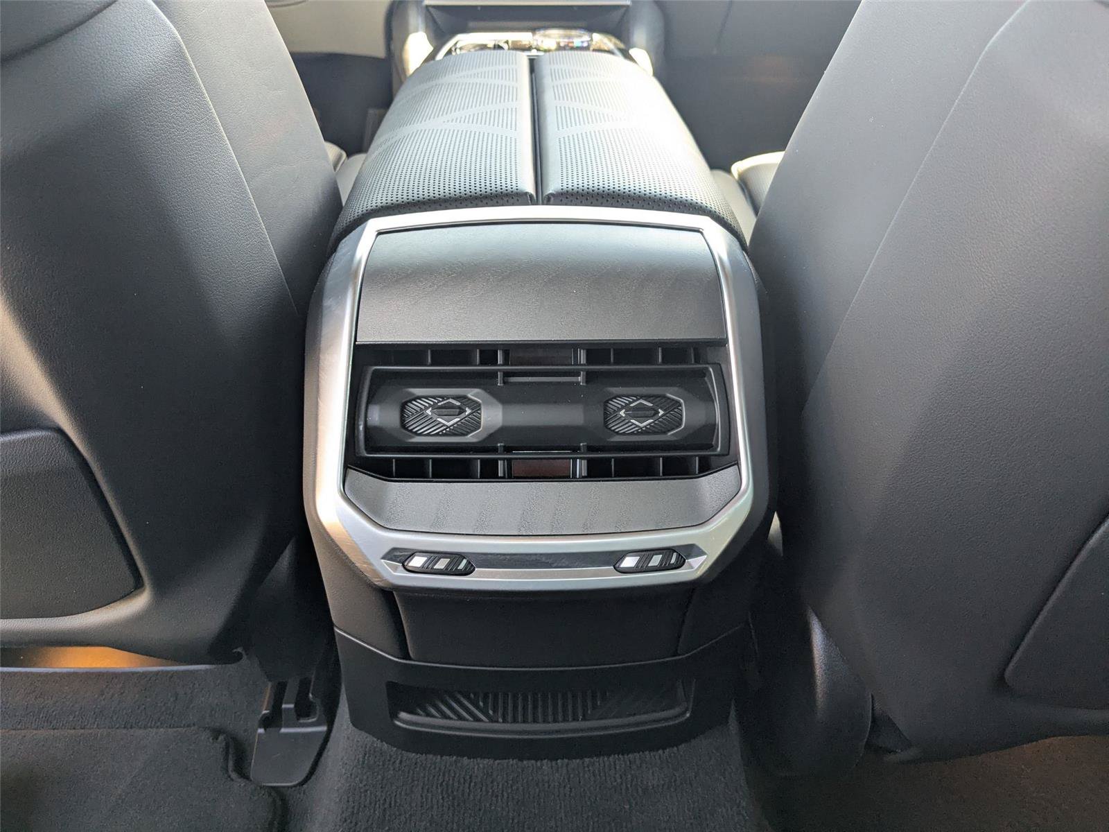 Used 2024 BMW i7 eDrive50 w/ Executive Package RWD image 28