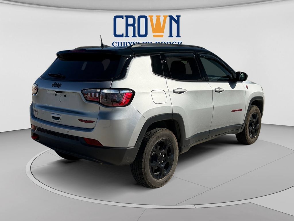 Used 2024 Jeep Compass Trailhawk AWD/4WD image 3