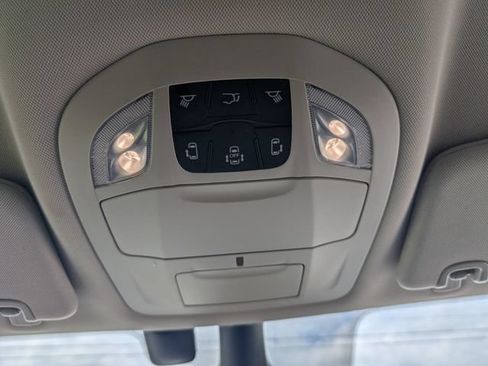 Used 2022 Chrysler Pacifica Touring-L FWD image 23