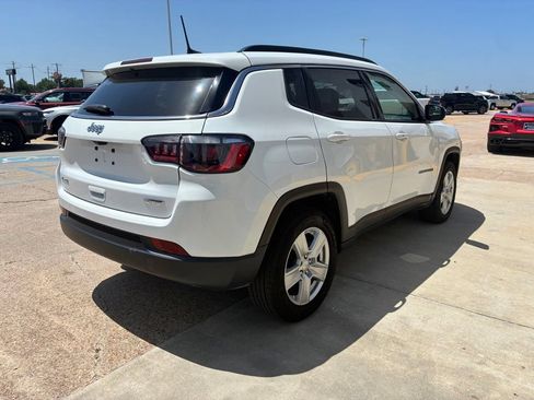 Used 2022 Jeep Compass Latitude w/ Sun and Sound Group AWD/4WD image 5