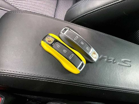 Used 2020 Porsche 911 Carrera S image 37