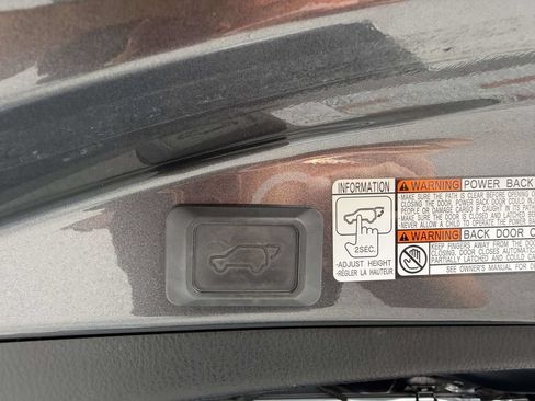 Used 2018 Toyota RAV4 XLE FWD image 15