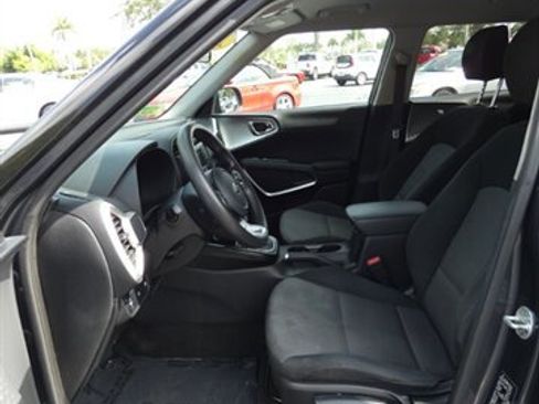 Used 2020 Kia Soul LX FWD image 38