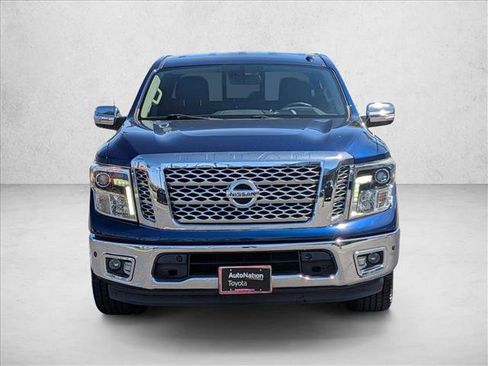 Used 2017 Nissan Titan SL RWD image 2