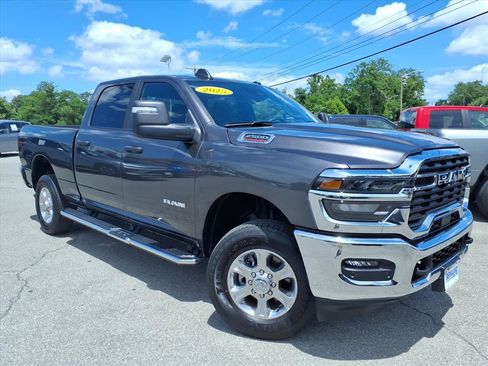 Used 2025 RAM 2500 Big Horn AWD/4WD image 2