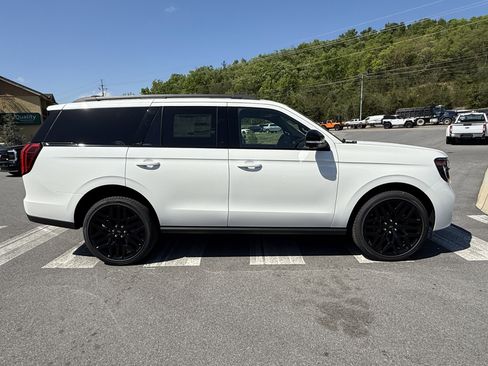 New 2026 Ford Expedition Platinum AWD/4WD image 4