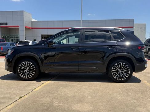 Used 2025 Volkswagen Taos SE FWD image 6