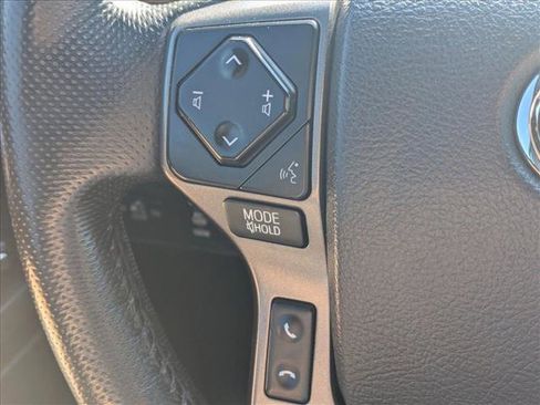 Used 2018 Toyota Tacoma TRD Off-Road image 10