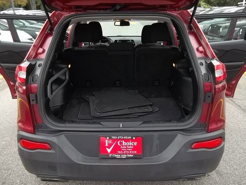 Used 2017 Jeep Cherokee Sport image 31