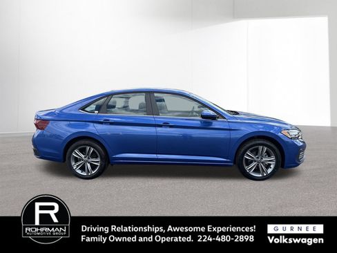 Used 2023 Volkswagen Jetta SE FWD image 10