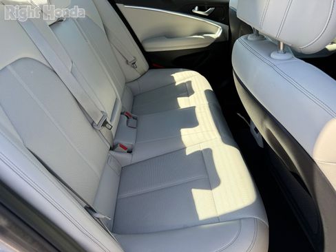 Used 2025 Genesis G70 2.5T image 32