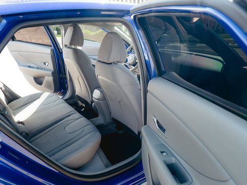 Used 2021 Hyundai Elantra SEL w/ Convenience Package image 13