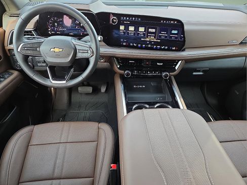 Used 2025 Chevrolet Tahoe High Country AWD/4WD image 12