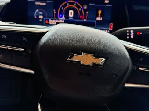 Used 2025 Chevrolet Suburban LT RWD image 10