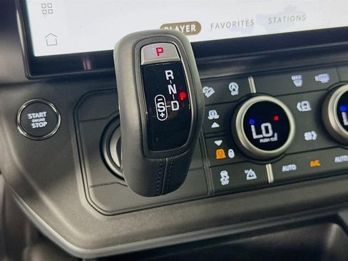 New 2026 Land Rover Defender 110 X-Dynamic SE image 19
