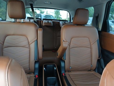 Used 2025 Nissan Pathfinder Platinum FWD image 27