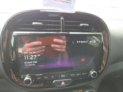 Certified 2025 Kia Soul S FWD image 8