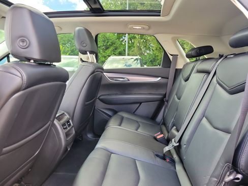 Used 2017 Cadillac XT5 Luxury w/ Driver Awareness Package FWD image 11