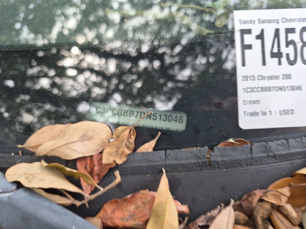 Used 2013 Chrysler 200 Touring FWD image 7