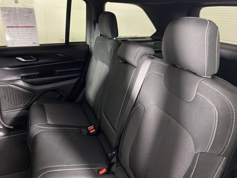 Used 2023 Jeep Grand Cherokee Altitude image 36