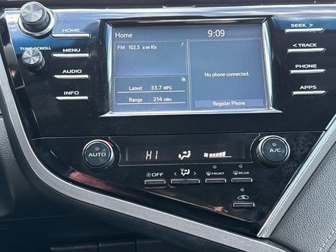 Used 2018 Toyota Camry SE image 15