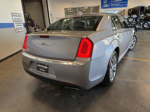 Used 2018 Chrysler 300 Limited AWD/4WD image 5