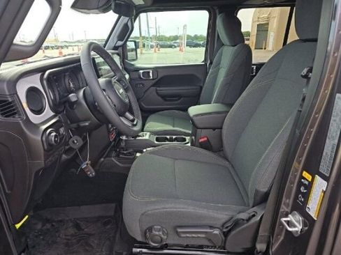 Used 2026 Jeep Wrangler Unlimited Sport AWD/4WD image 9