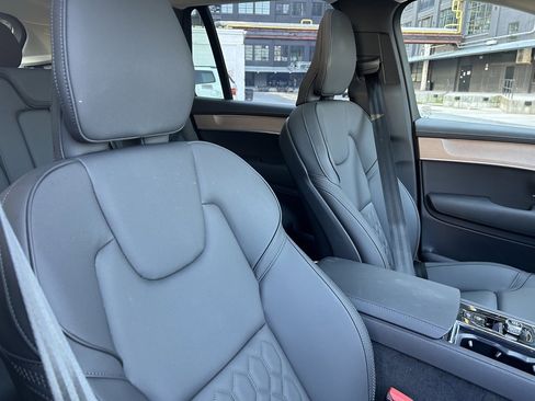 Certified 2025 Volvo XC90 B5 Plus image 23