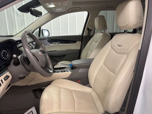 Used 2022 Cadillac XT6 Premium Luxury w/ Technology Package image 9