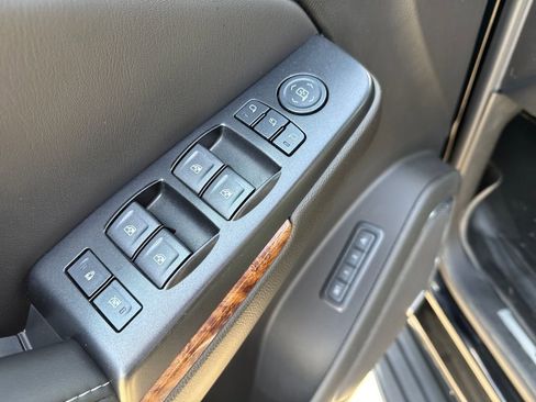 Certified 2017 Chevrolet Suburban Premier AWD/4WD image 15
