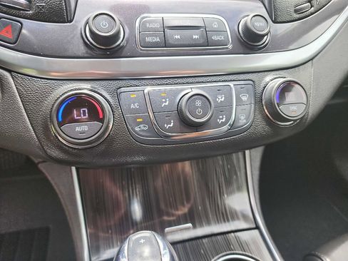 Used 2018 Chevrolet Impala LT image 26