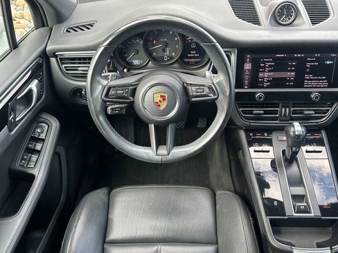 Certified 2022 Porsche Macan image 14