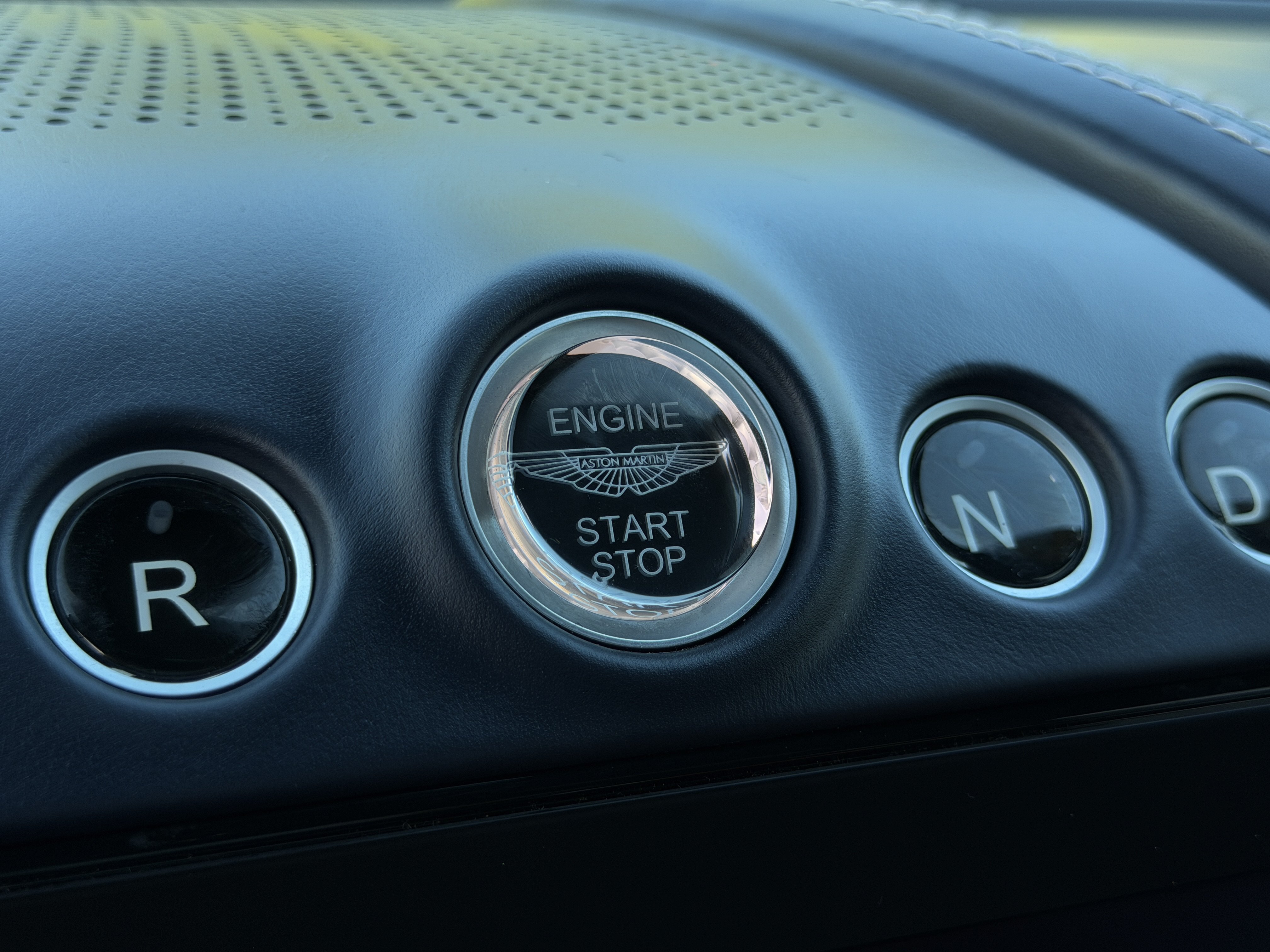 Used 2021 Aston Martin DBX AWD/4WD image 27