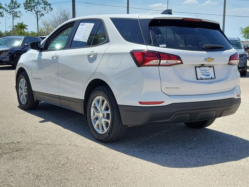 Used 2023 Chevrolet Equinox LS w/ LS Convenience Package FWD image 4